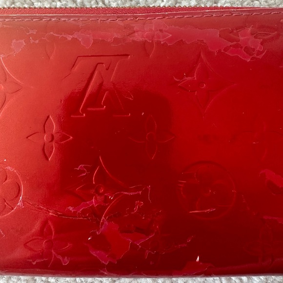 Louis Vuitton Pomme d'Amour Red Vernis Monogram Zip Wallet - Picture 10 of 13
